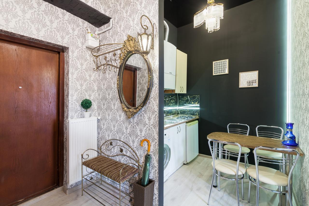 Austrian Apartments Leopolli Near Railway Station Lviv Exterior foto