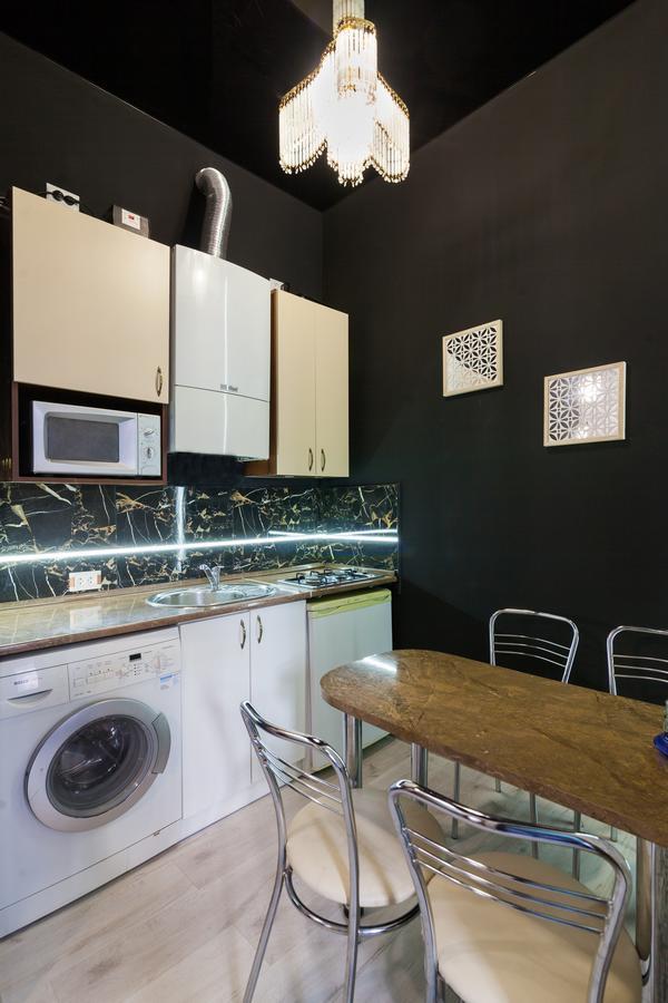 Austrian Apartments Leopolli Near Railway Station Lviv Exterior foto