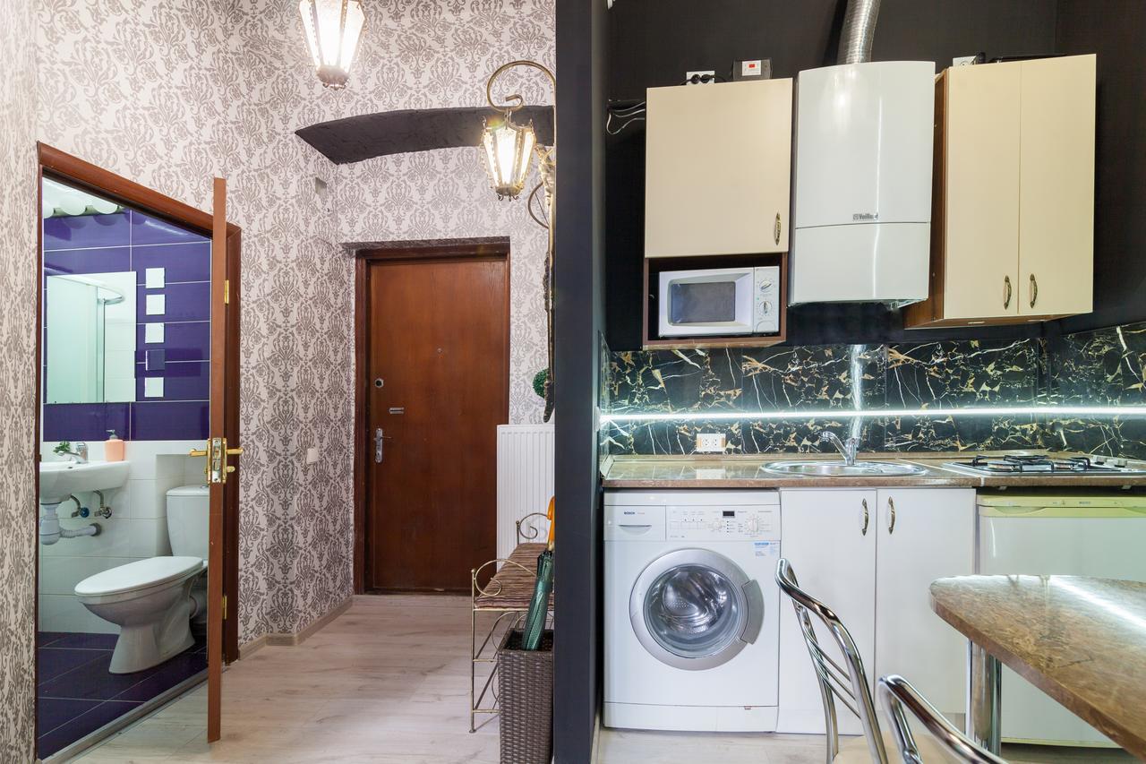 Austrian Apartments Leopolli Near Railway Station Lviv Exterior foto